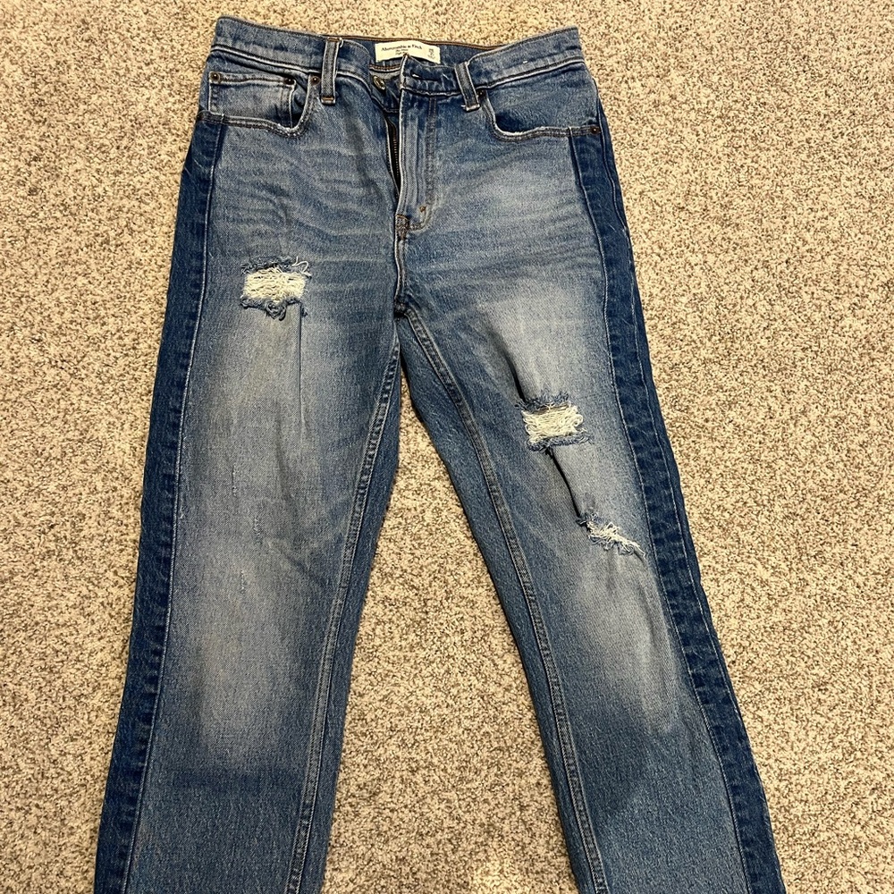 Abercrombie & Fitch The Mom High Rise Jeans